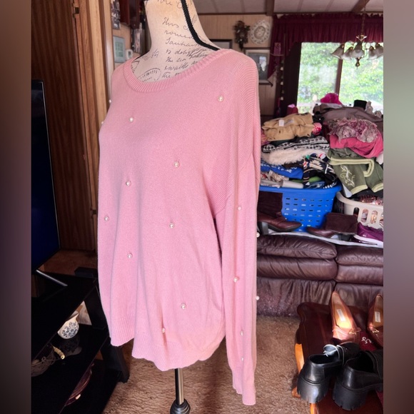 Women’s St. John's Bay pink sweater with faux pearl embellishments. - Picture 13 of 14